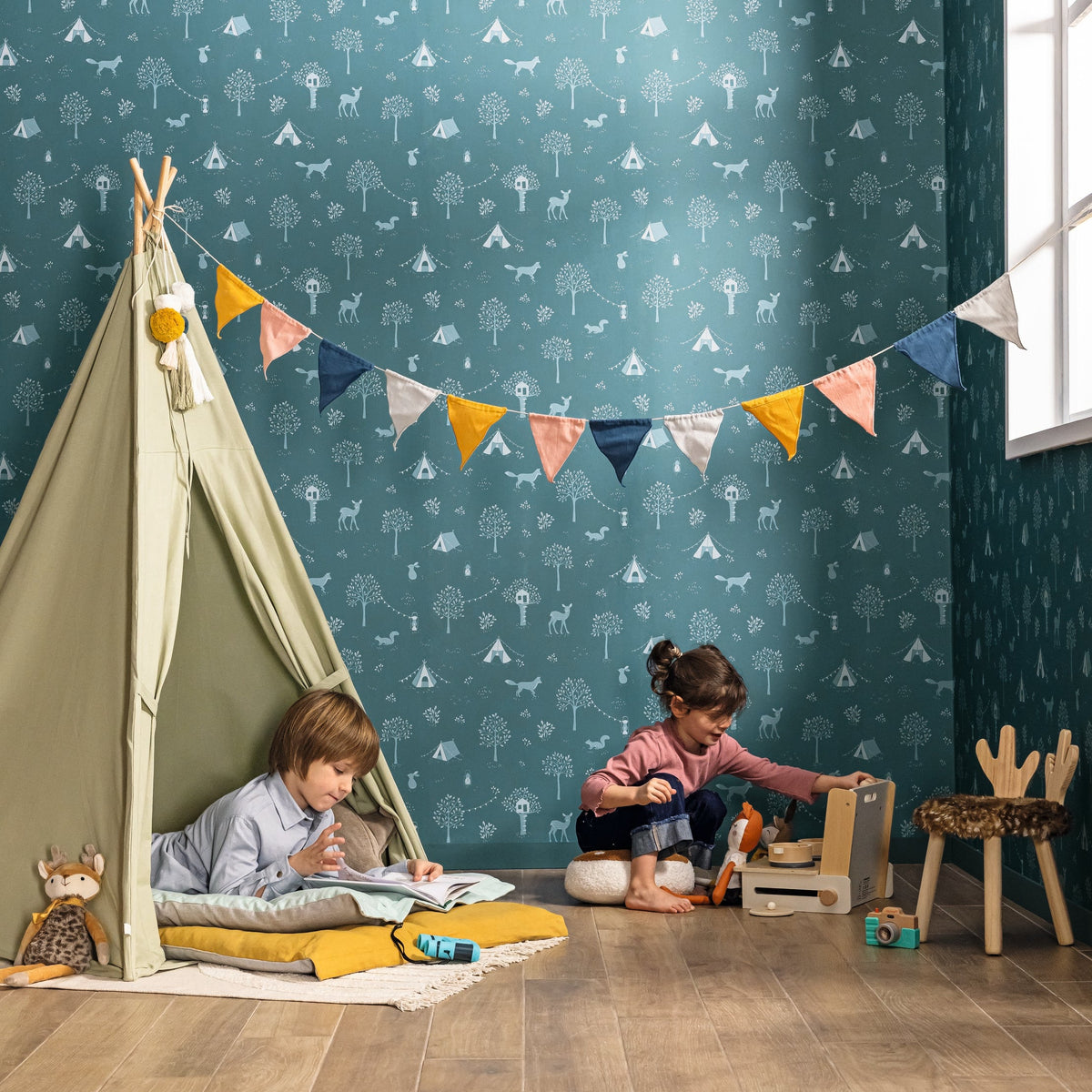 Scouty Dark Blue kids wallpaper