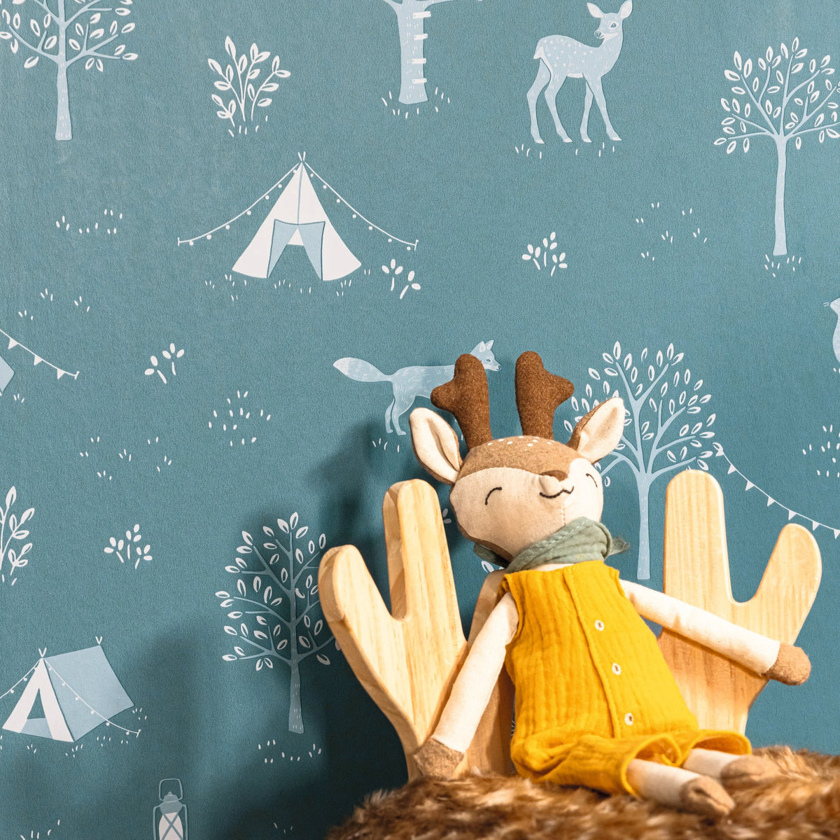 Scouty Dark Blue kids wallpaper close-up